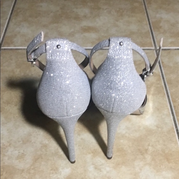 Call it Spring Metallic Heels Size: 7 - Picture 5 of 8